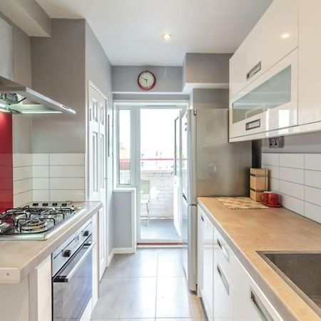 Top Floor 1 Bedroom Apartment With Views Over Лондон Экстерьер фото